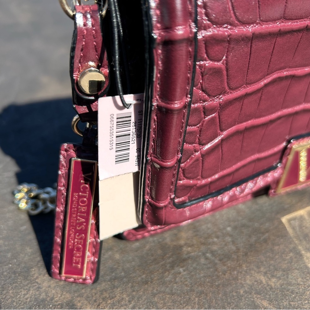 Victoria’s Secret Elegant Burgundy Croc-Embossed Chain Bag - Picture 3 of 10